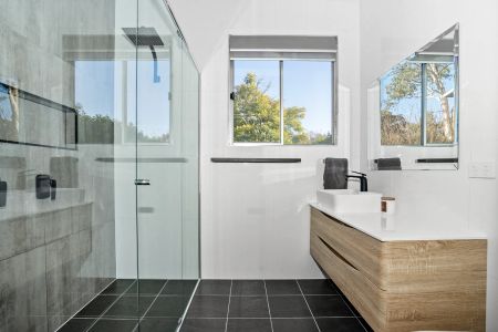 CHARMING LOCATION - LOVELY 4 BEDROOM HOME - Photo 3