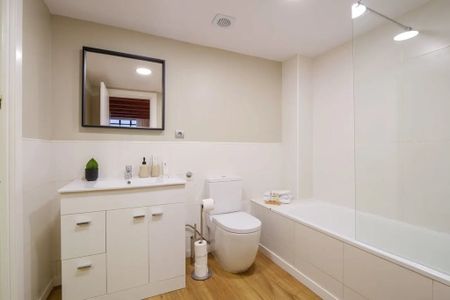 Carrer de Verdi, Barcelona, Catalonia 08012 - Photo 2