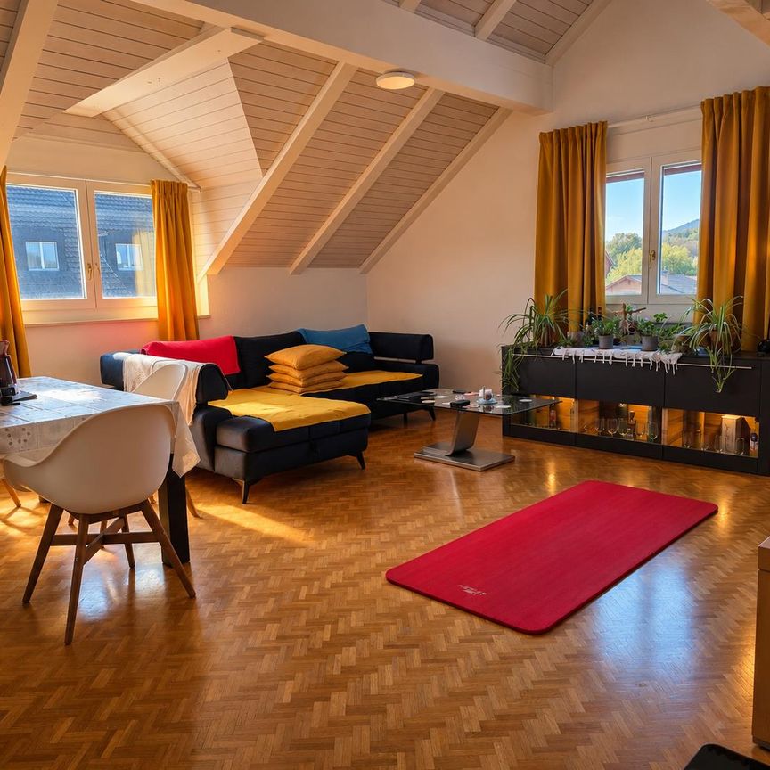 Wohnen mit Charme, zentral gelegen mit Galerie und viel Platz - Photo 1