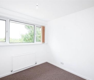 3 bedroom end of terrace house to rent - Photo 4