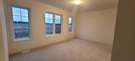 For Lease - 37 Stockholm Road, Barrie, Ontario - Photo 2