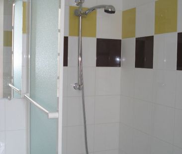 Location Appartement 4 pièces 80m² FONTENAY LE COMTE 85200 - Photo 5