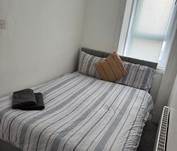 Studio Flat, Ibrox Street, G51 - Photo 3