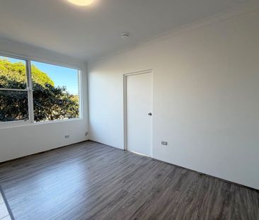 Quiet & Convenient One Bedroom Apartment in Boutique Block - Photo 5