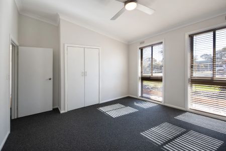 Beautifully Presented 4-Bedroom Home in a Quiet, Central Location - Photo 4