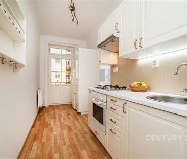 Pronájem světlého bytu 2+1 s lodžií na prestižní adrese v Karlíně - Фото 2