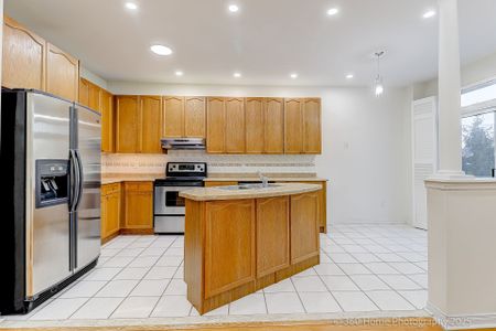 For Lease - 211 Kayla Crescent, Vaughan, Ontario - Photo 5