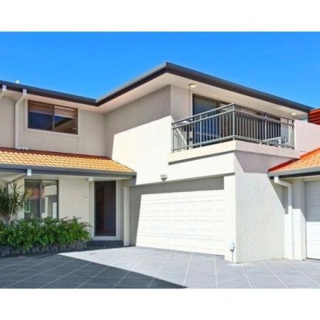 Spacious Four-Bedroom Family Residence - Photo 3