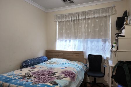 Modern 3-Bedroom Home in a Quiet, Convenient Location - Photo 4