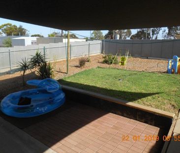 Lovely Three Bedroom Home - Photo 3