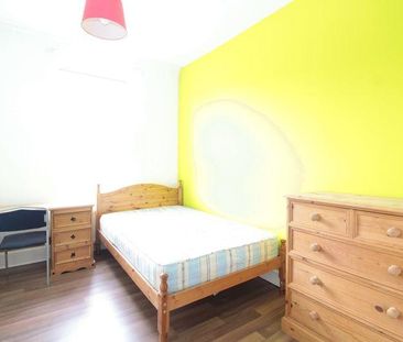 4 bedroom terraced house to rent - Photo 5