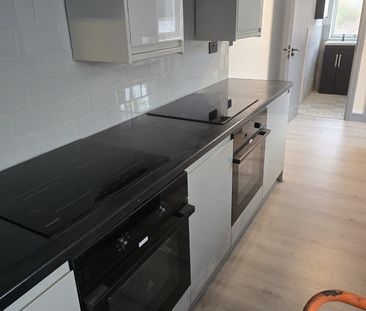 Room in a Shared House, Victoria Street, RG1 - Photo 6