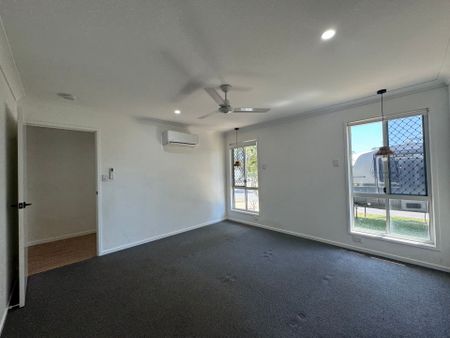 Exceptional 4-Bedroom Residence in Moranbah - Photo 4