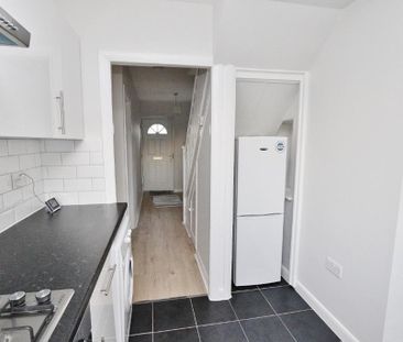 3 bedroom semi-detached house to rent - Photo 3