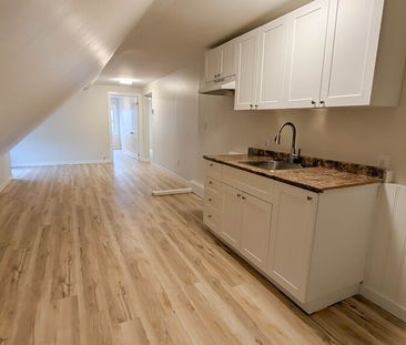 67 Seventh St, Welland - 2 Bedroom Upper Unit - Photo 3