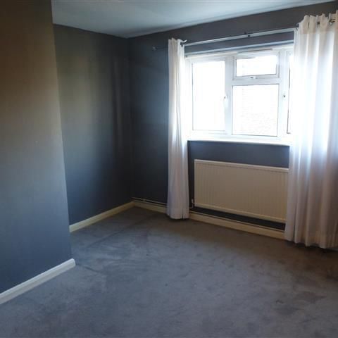 Wakehams Green Drive, Crawley - Photo 1