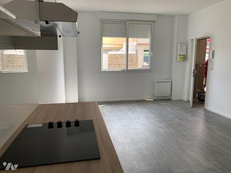 Appartement de type II composé d'un séjour-cuisine, une chambre, salle d'eau, wc. - Photo 4