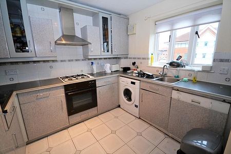 Single Room to Let in Spacious, Well Situated 4 Bed Flat to Let in Stockton-on-Tees - Photo 2