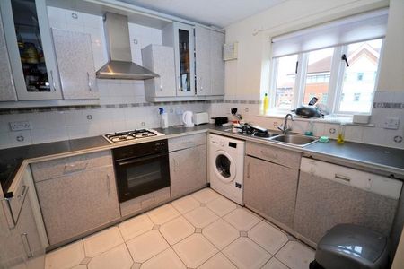 En-suite Room to Let in Spacious, Well Situated 4 Bed Flat to Let in Stockton-on-Tees - Photo 3