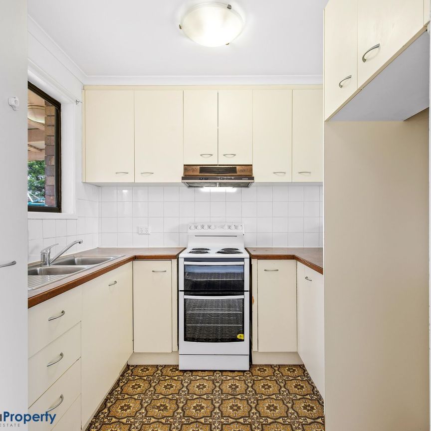 Tidy 3 Bedroom Property with Double Lockup Shed! - Photo 1