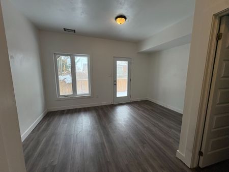 For Lease - 540 Essa Road Unit# 21, Barrie, Ontario - Photo 2