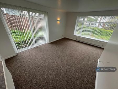 3 bedroom detached house to rent - Photo 2