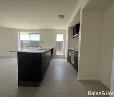 4 Bedroom Home Family Home! - Photo 5