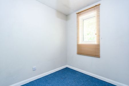 2 bedroom mid-terrace to rent Torridge Gardens, West End - Photo 5
