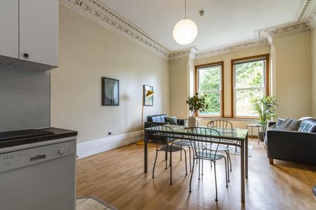 3 bedroom flat to rent - Photo 2