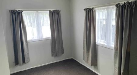 Spacious home, Mt Albert location $700.00 per week - Photo 3