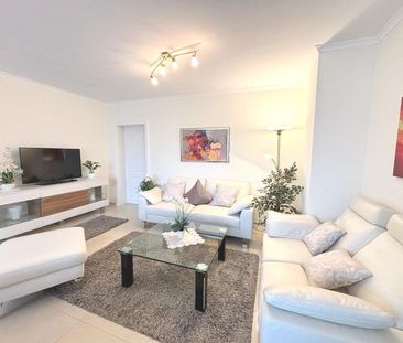 Top-modern und bezugsfertig: Voll möblierte 2-Zimmerwohnung in Mert... - Photo 1