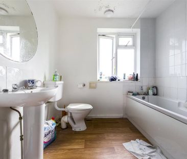 4 bedroom semi-detached house to rent - Photo 5