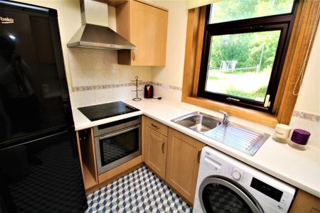 2 bedroom ground floor maisonette to rent - Photo 3