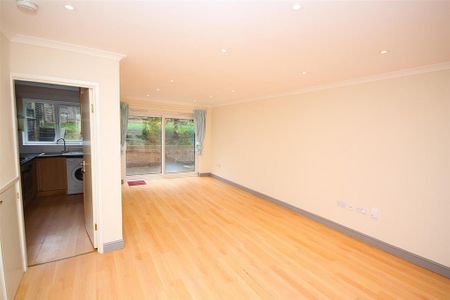 3 bedroom semi-detached house to rent - Photo 3