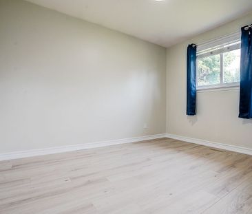 For Lease - 2294 Wyandotte Drive, Oakville, Ontario - Photo 5