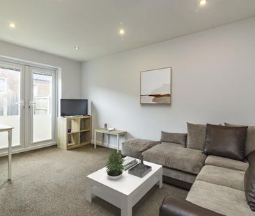 2 bedroom semi-detached house to rent - Photo 5