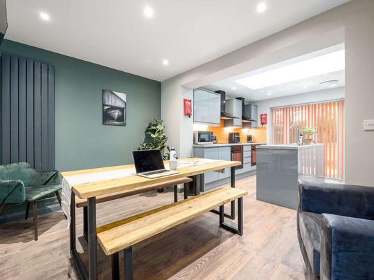 1 bedroom in a flat share to rent - Photo 1