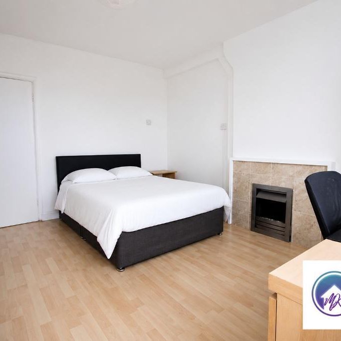 3 Bedroom Flat To Rent - Photo 1