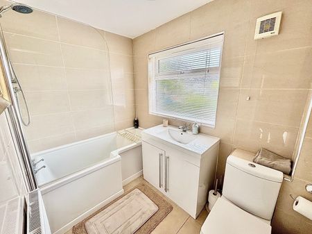 Chapel Fields, Old Harlow, CM17 - Photo 5