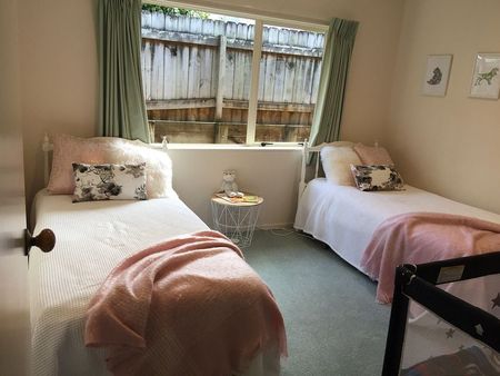 Beautiful 4 bed rooms Family home in Orewa - Photo 5