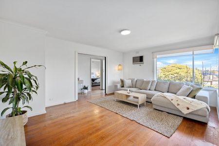 3 Bedroom Brick Veneer Home - 6 Month Lease - Photo 2