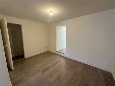 BEL APPARTEMENT T2 avec petit extérieur - Photo 4