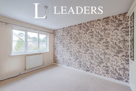 3 bedroom semi-detached to rent Deer Way, Horsham - Photo 2