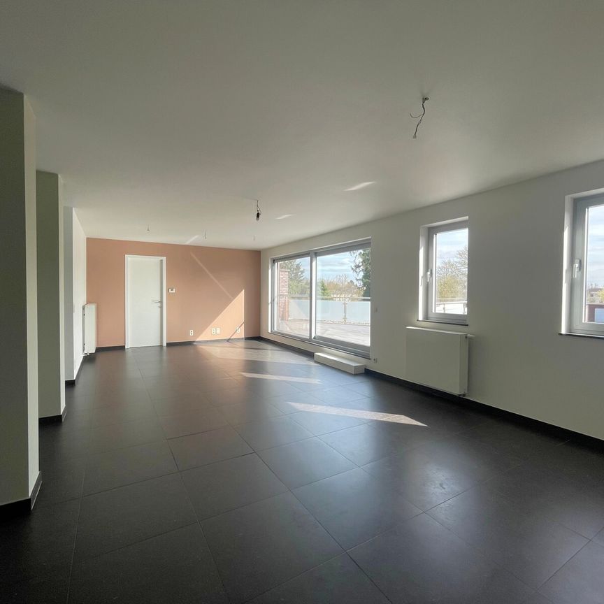 RUIM APPARTEMENT MET 3 SLPK, RUIM ZW-TERRAS EN GARAGE - Foto 1