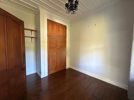 RUSSELL - TWO BEDROOMS - $625.00/WEEK - Photo 2