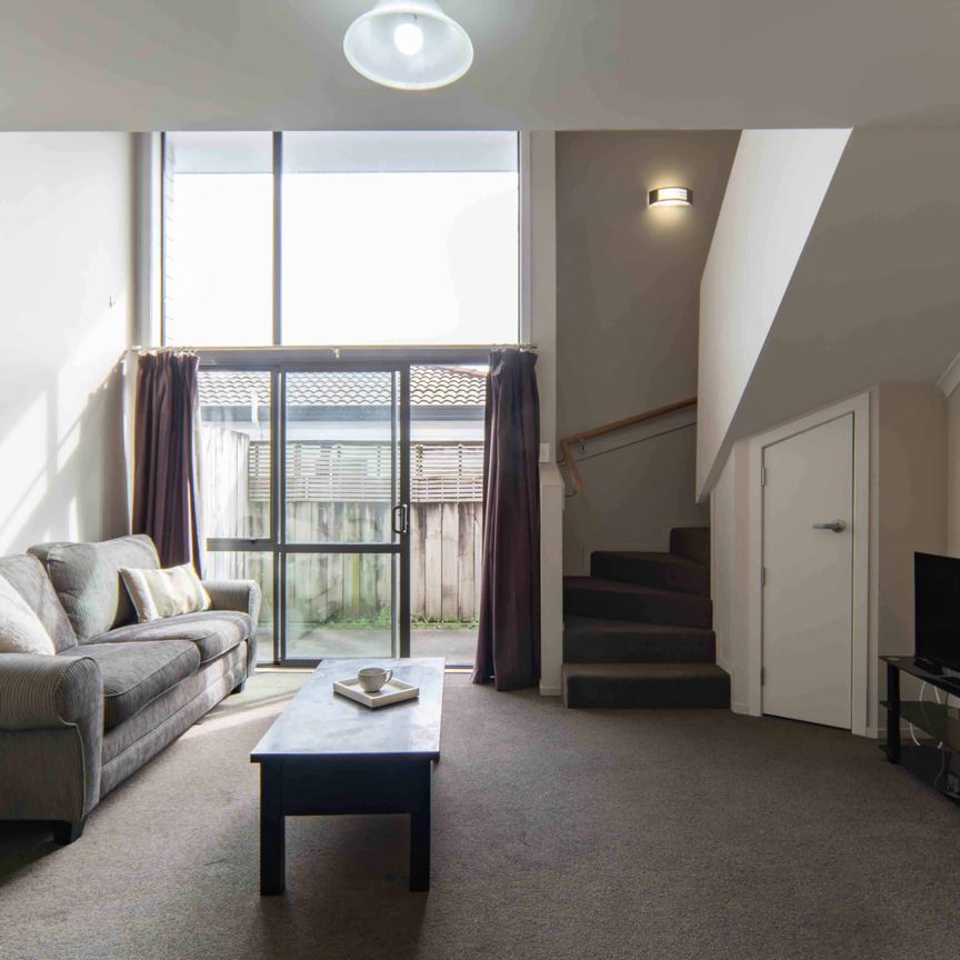 Apartment with easy walk to city centre - Photo 1