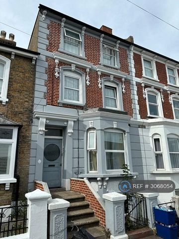 3 bedroom maisonette to rent - Photo 5