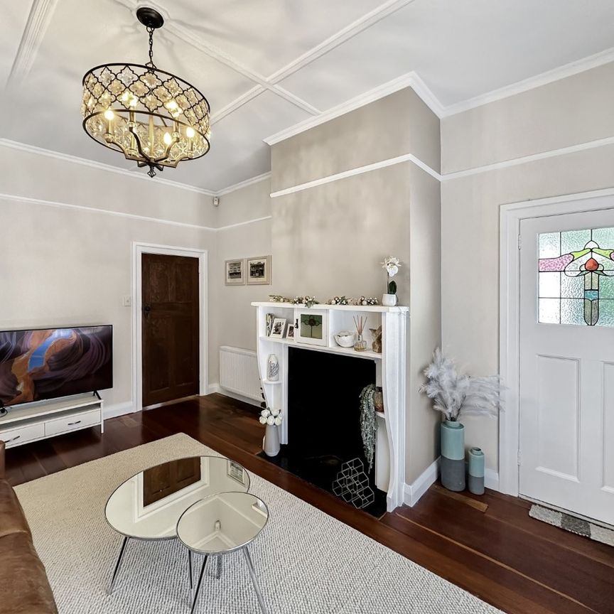 Spacious Three-Bedroom Villa with Two Living Areas - Photo 1