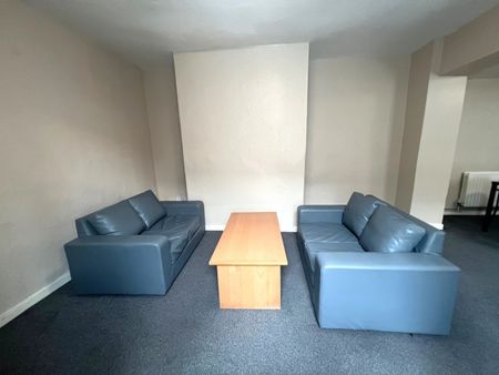 4 Bed End Terrace, Stokes Croft, BS1 - Photo 3