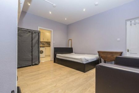 Studio to rent - Photo 2